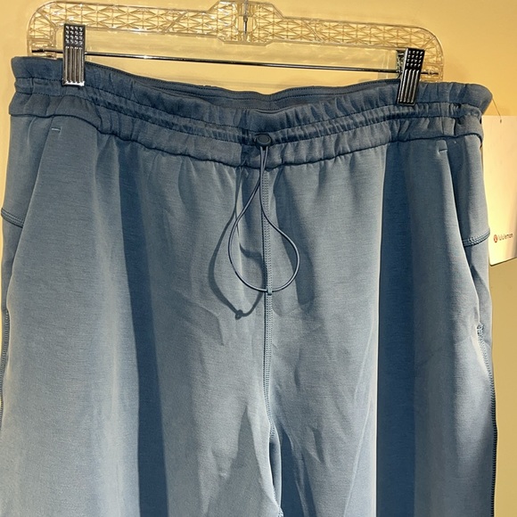 Lululemon Softstreme Straight Leg Crop 24” (14) - Picture 3 of 6